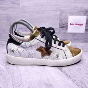 W6YZ Wizz Crackled Vintage Look Low Top Sneaker White Black Gold sz 36 Women's 6
